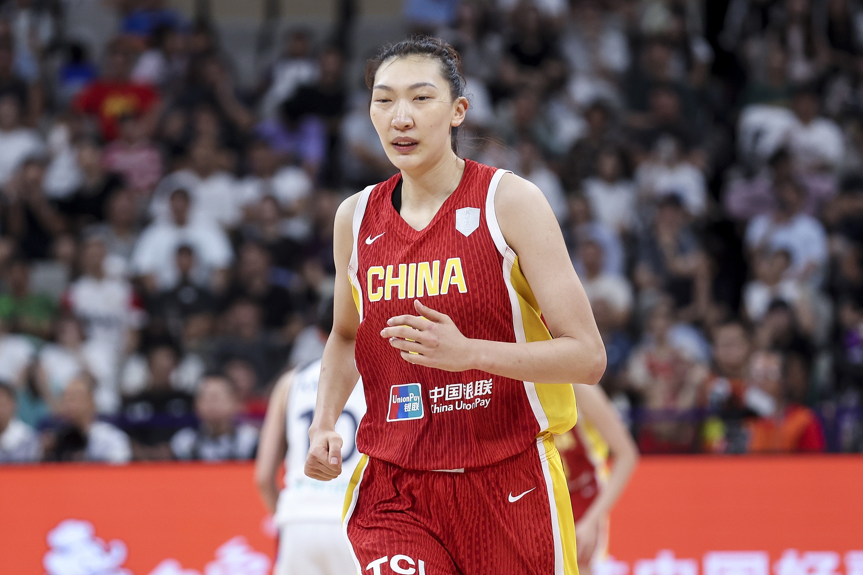热度很高！微博热搜前十 中国女篮相关词条独占三席